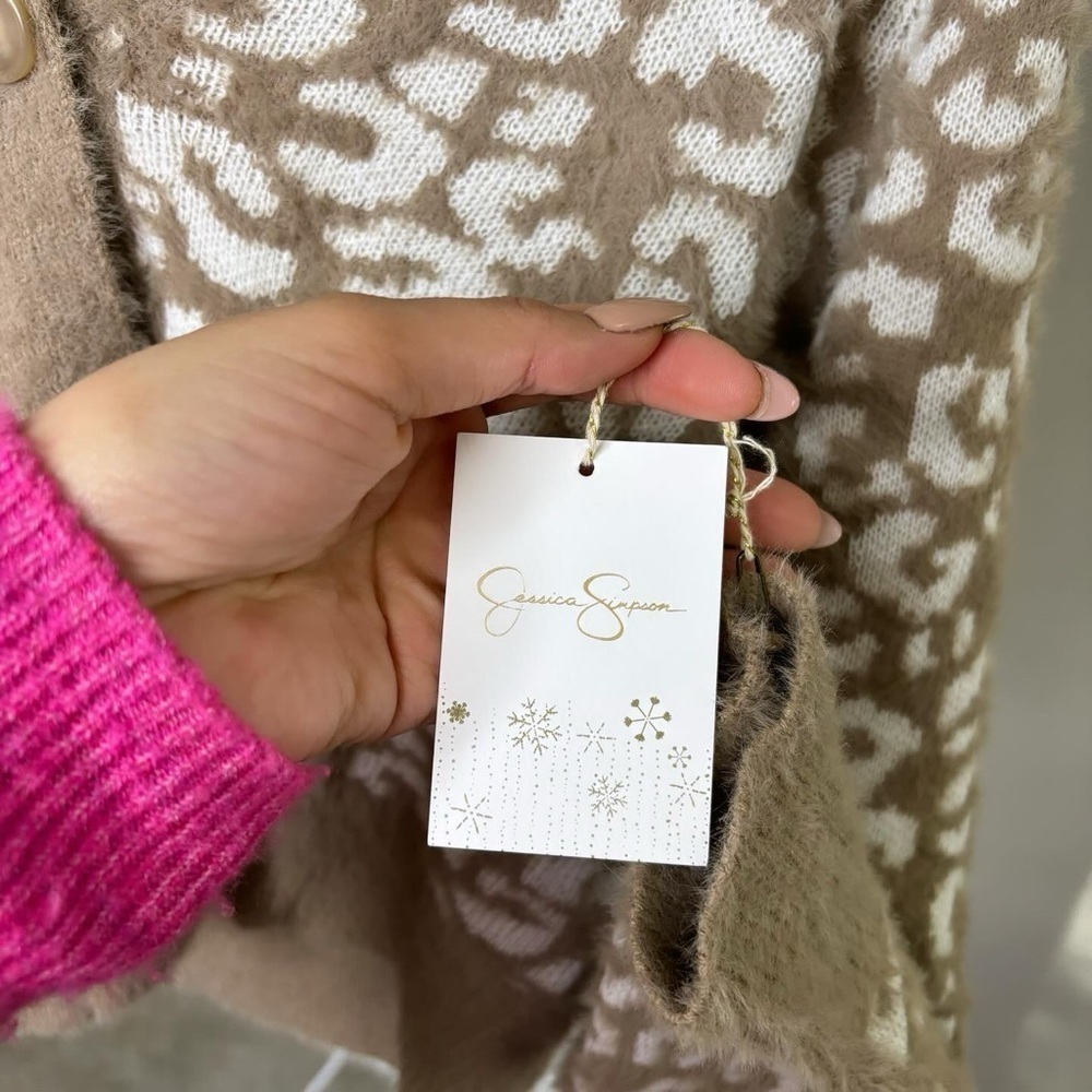 NWT Jessica Simpson Beige & White Animal Print Fuzzy Cropped Cardigan - Small - Picture 4 of 8